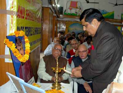 Advisor to Governor, BB Vyas lighting the lamp at a function organised by PNBMT at KP Sabha on Sunday. Advisor to Governor, BB Vyas lighting the lamp at a function organised by PNBMT at KP Sabha on Sunday.