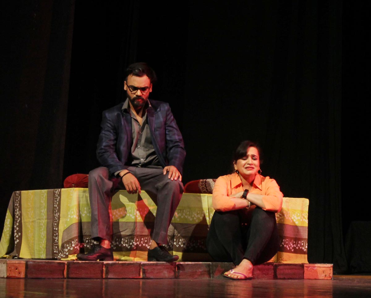 A scene from play ‘Doosra Aadmi Doosri Aurat,’ staged by The Kalakar's at the Abhinav Theatre. -Excelsior Rakesh A scene from play ‘Doosra Aadmi Doosri Aurat,’ staged by The Kalakar's at the Abhinav Theatre. -Excelsior Rakesh