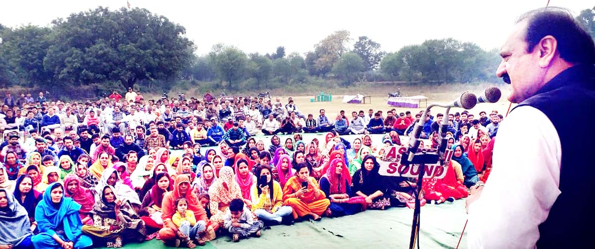 Former Minister and State secretary of NC, Surjeet Singh Slathia, addressing workers at village Rajinder Pura Bagona in Vijaypur Constituency. Former Minister and State secretary of NC, Surjeet Singh Slathia, addressing workers at village Rajinder Pura Bagona in Vijaypur Constituency.