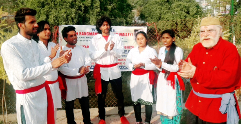 ESRM artists presenting nukkad 'Laksh Aur Yojana' in its Monday Theatre Series. ESRM artists presenting nukkad 'Laksh Aur Yojana' in its Monday Theatre Series.