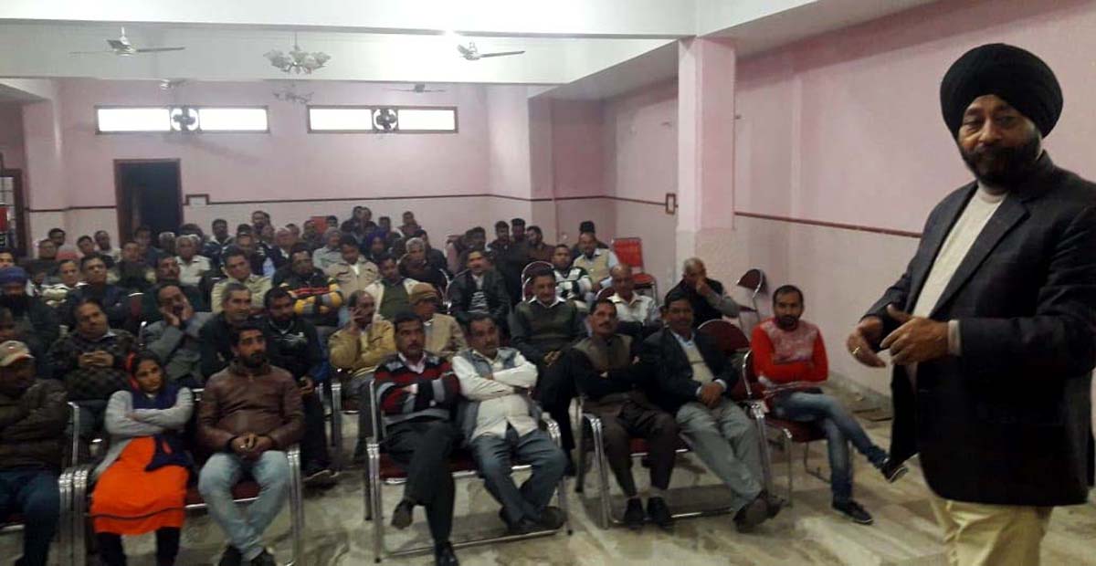 Congress leader Manjit Singh addressing a public meeting at Vijaypur on Sunday. Congress leader Manjit Singh addressing a public meeting at Vijaypur on Sunday.