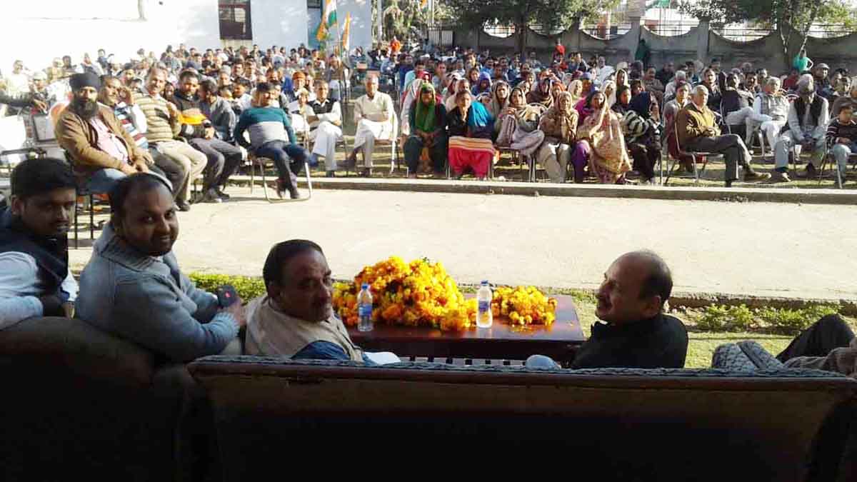Congress leaders in a public meeting at Bishnah on Sunday. Congress leaders in a public meeting at Bishnah on Sunday.