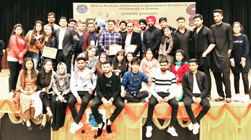 Participants of Kairos 2 and dignitaries posing for group photograph. Participants of Kairos 2 and dignitaries posing for group photograph.