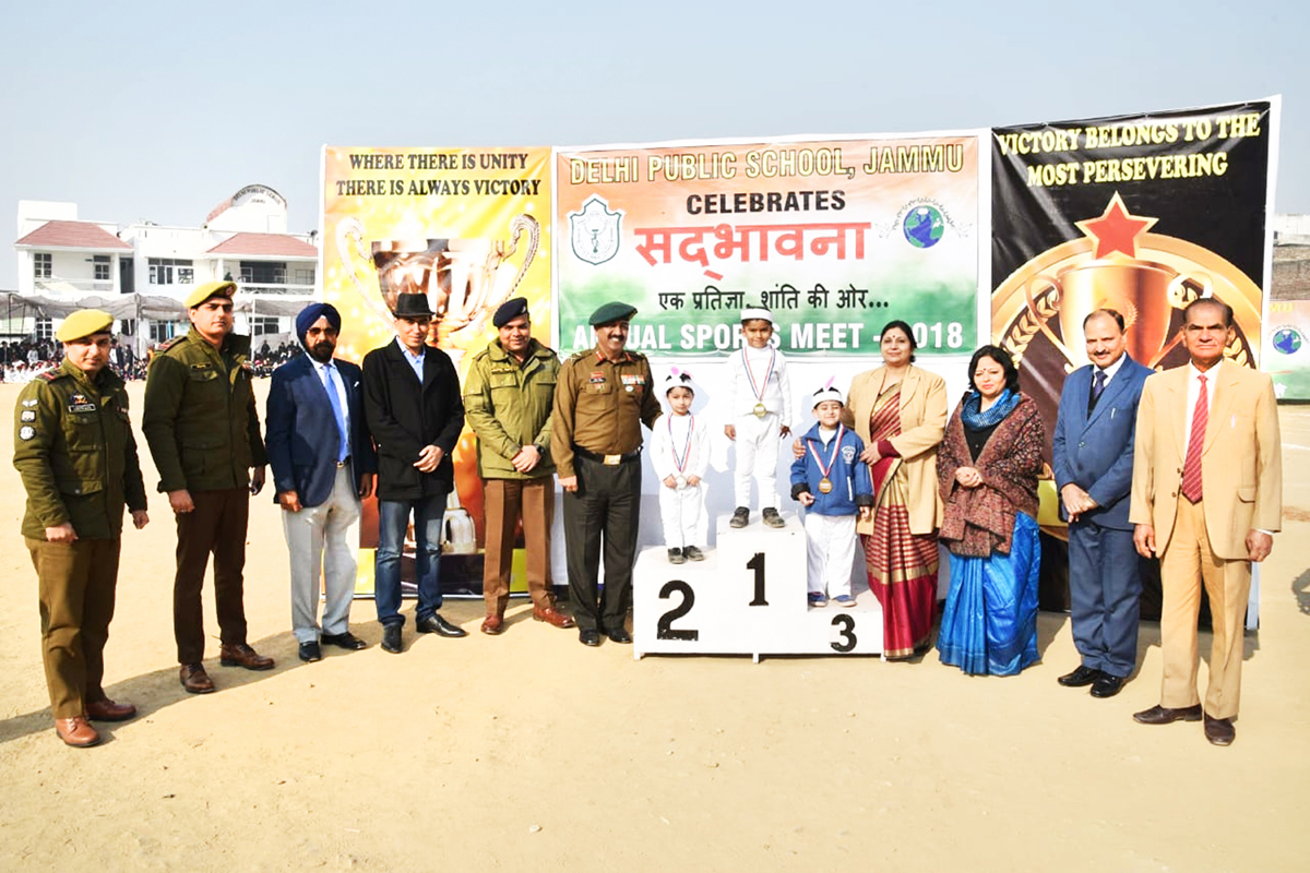 Dignitaries felicitating winners during Annual Sports Meet 2018. Dignitaries felicitating winners during Annual Sports Meet 2018.