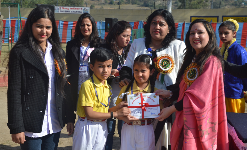 Principal, APS Dhar Road, Jyoti Bedyal, presenting certificates to students. Principal, APS Dhar Road, Jyoti Bedyal, presenting certificates to students.