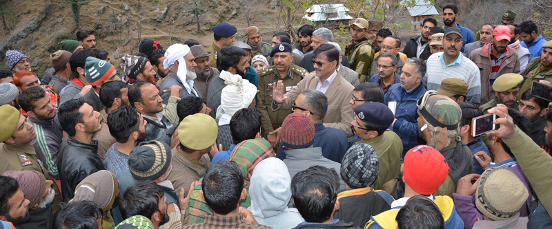 Advisor K Vijay Kumar interacting with people in Mandi on Sunday. Advisor K Vijay Kumar interacting with people in Mandi on Sunday.