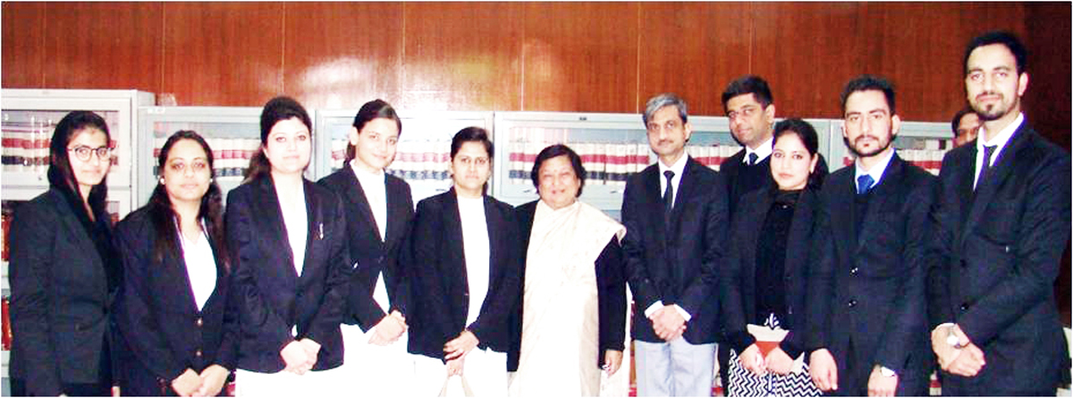 Chief Justice Gita Mittal with newly appointed Munsiffs on the conclusion of Induction Training Programme. Chief Justice Gita Mittal with newly appointed Munsiffs on the conclusion of Induction Training Programme.