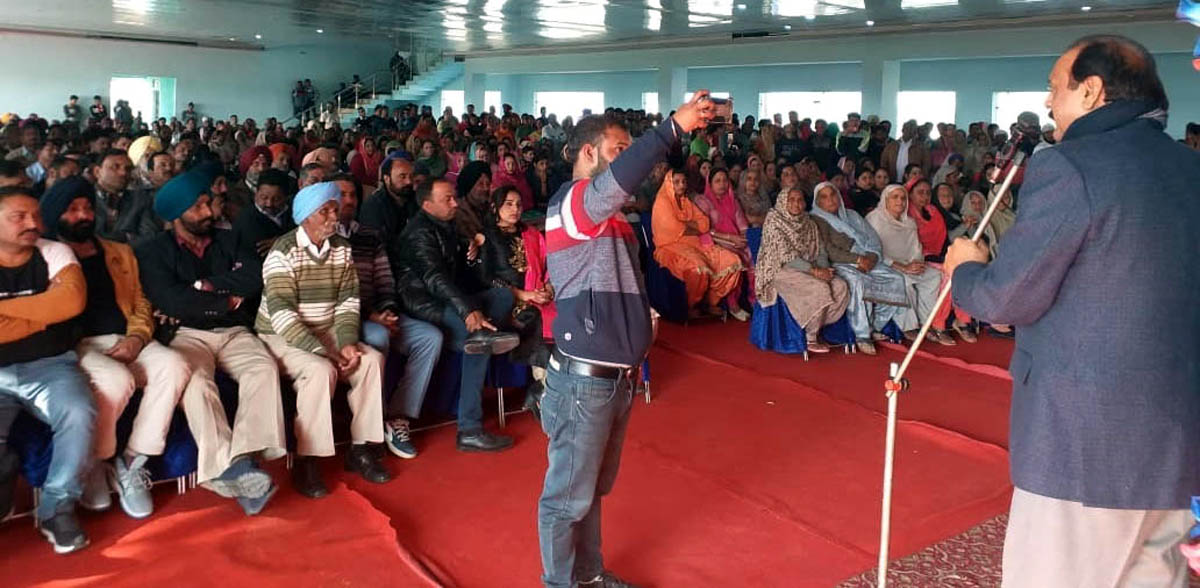 Former minister and senior NC leader SS Slathia addressing public meeting in Vijaypur. Former minister and senior NC leader SS Slathia addressing public meeting in Vijaypur.