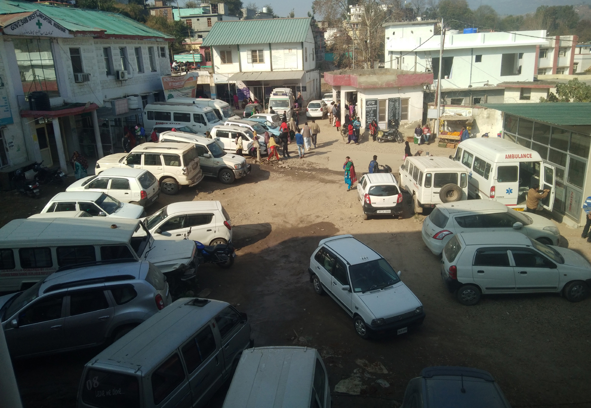 Illegal parking in Mendhar Hospital. —Excelsior/Rahi Kapoor Illegal parking in Mendhar Hospital. —Excelsior/Rahi Kapoor