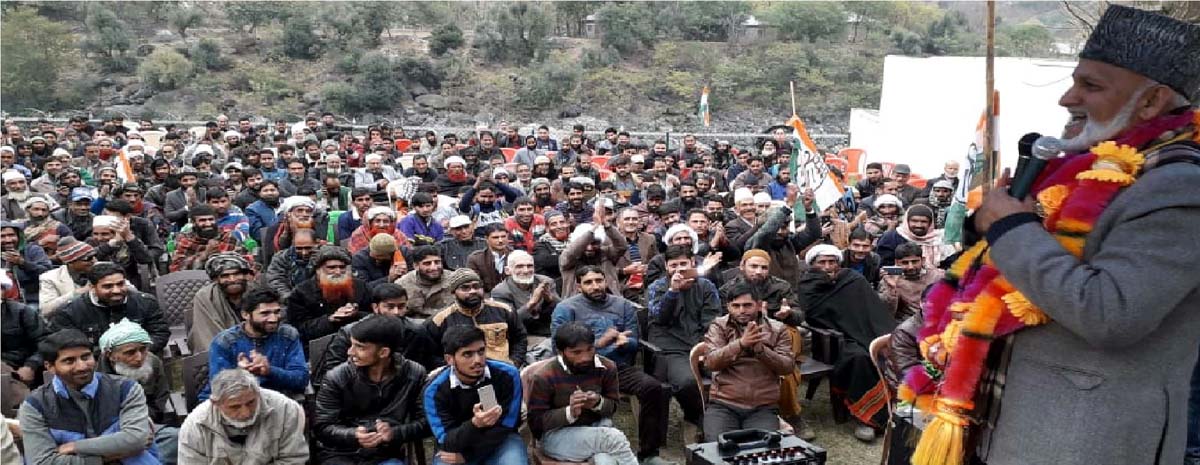 Senior Cong leader G M Saroori addressing public meeting in Thathri on Wednesday. Senior Cong leader G M Saroori addressing public meeting in Thathri on Wednesday.