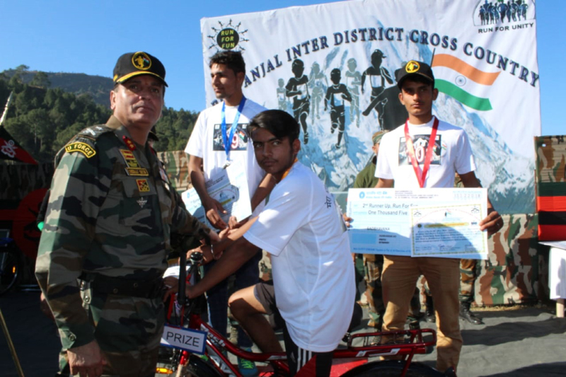 Army officer awarding winners. -Excelsior/Bhat Army officer awarding winners. -Excelsior/Bhat