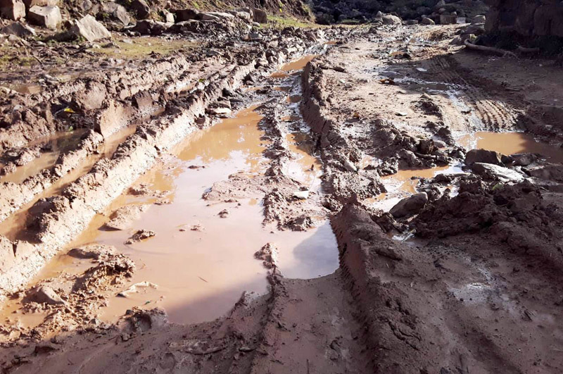 Bad condition of Latti to Bagger Jakhed road. Bad condition of Latti to Bagger Jakhed road.