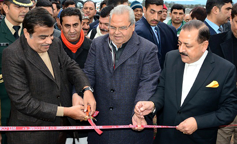 Union Minister, Nitin Gadkari along with Governor Satya Pal Malik and Union Minister, Dr Jitendra Singh inaugurating Keerian Gandyal bridge over river Ravi near Kathua on Tuesday. -Excelsior/Pardeep Union Minister, Nitin Gadkari along with Governor Satya Pal Malik and Union Minister, Dr Jitendra Singh inaugurating Keerian Gandyal bridge over river Ravi near Kathua on Tuesday. -Excelsior/Pardeep