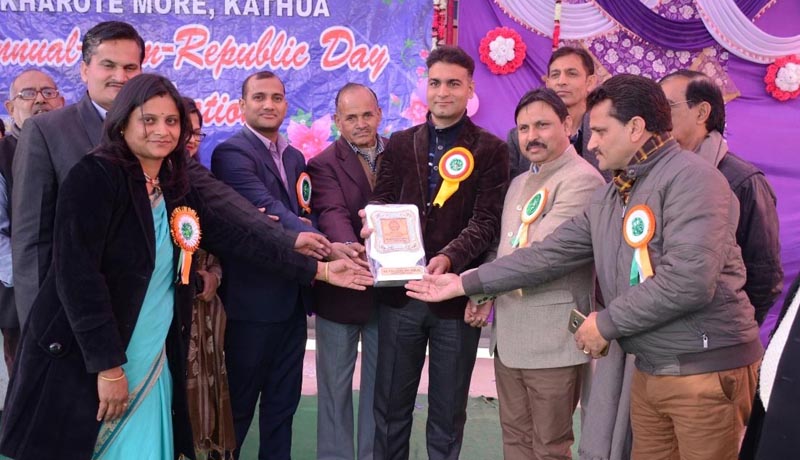 Dr Bharat Bhushan, Director, Social Welfare, Jammu presenting mementoes during Annual Day function at RS Golden Higher Secondary School in Kathua. Dr Bharat Bhushan, Director, Social Welfare, Jammu presenting mementoes during Annual Day function at RS Golden Higher Secondary School in Kathua.