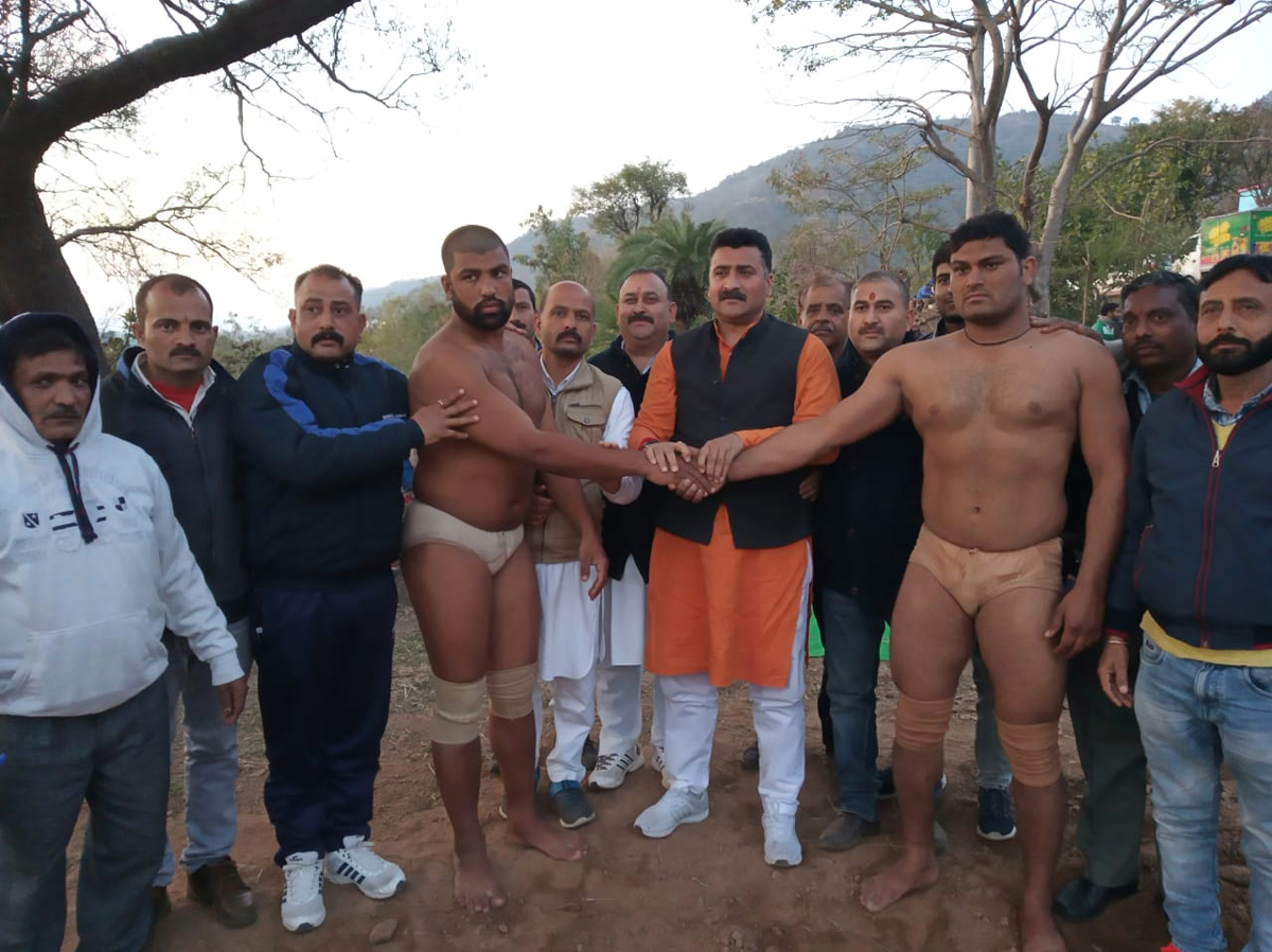 Wrestlers posing along with the chief guest and other dignitaries at Jindrah in Jammu on Tuesday. Wrestlers posing along with the chief guest and other dignitaries at Jindrah in Jammu on Tuesday.