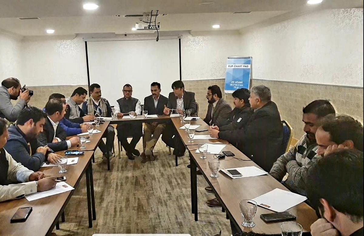 Cross LoC traders at a joint meeting in Azerbaijan on Thursday. Cross LoC traders at a joint meeting in Azerbaijan on Thursday.