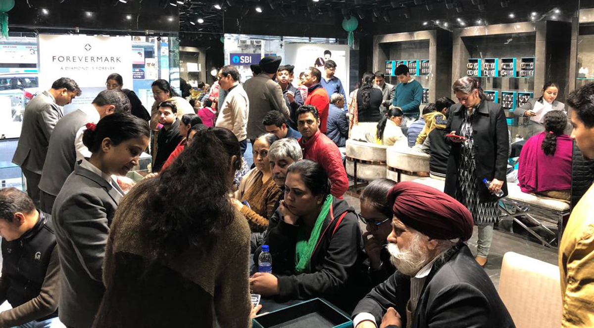 Customers purchasing gold and diamond jewellery at Fortofino in Jammu. Customers purchasing gold and diamond jewellery at Fortofino in Jammu.