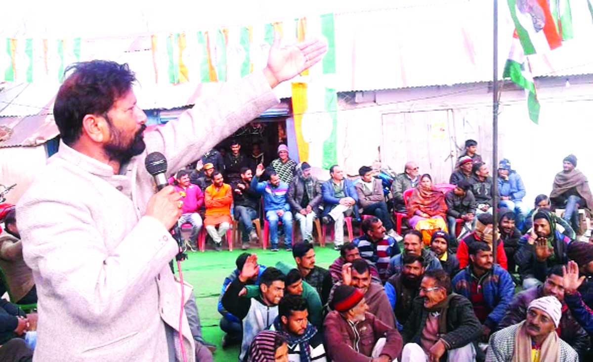 PoK DPs sitting on chain dharna at headquarter of SOS International in Bakshi Nagar area of Jammu. PoK DPs sitting on chain dharna at headquarter of SOS International in Bakshi Nagar area of Jammu.
