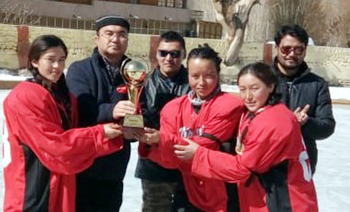 Winners of Women's Ice Hockey Tournament receiving Trophy from the dignitaries in Leh. Winners of Women's Ice Hockey Tournament receiving Trophy from the dignitaries in Leh.