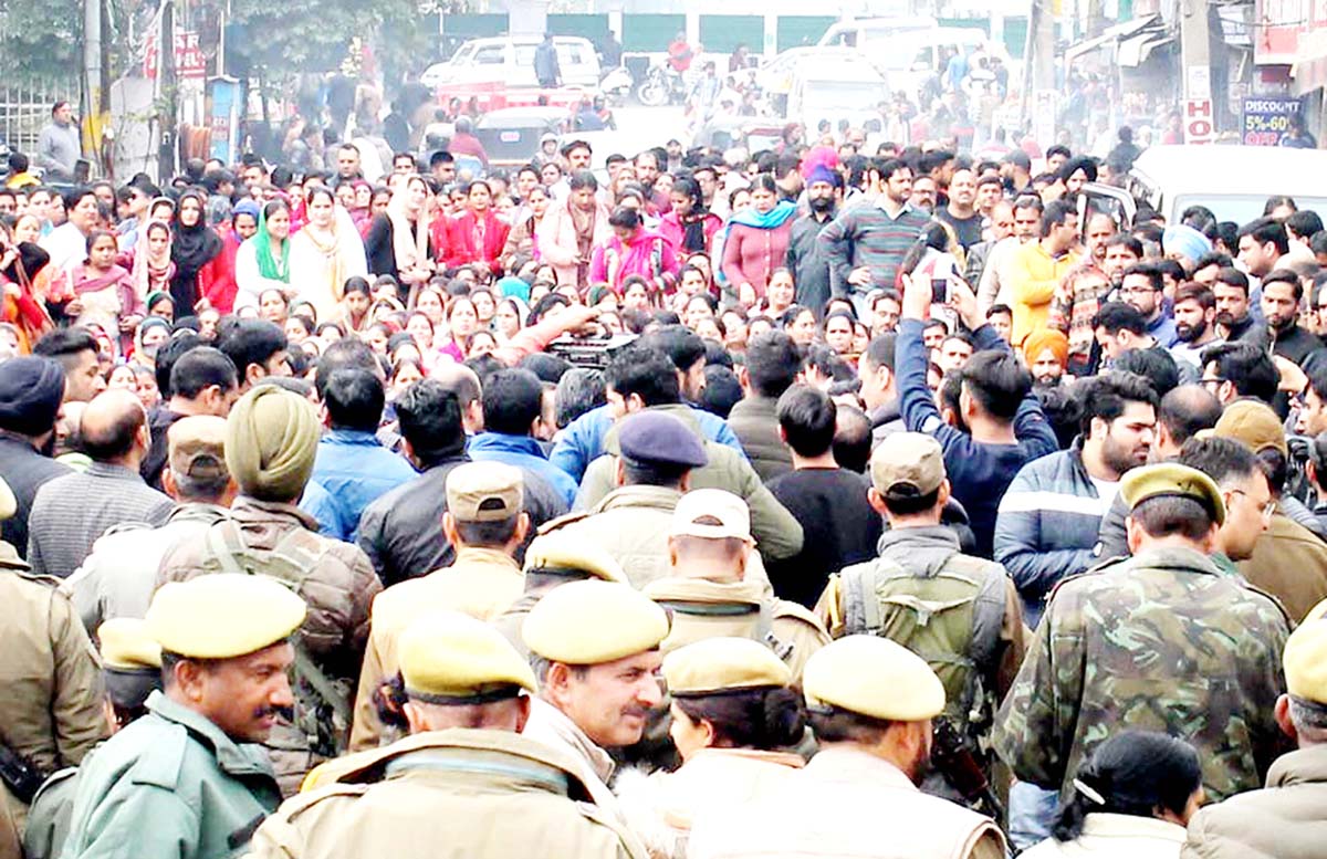 Excelsior Rakesh NHM employees staging protest at Bhagat Singh Chowk (Jewel) in Jammu. -Excelsior/Rakesh