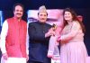 Mubarak Gul honouring artist Deepali Watal during a function at Mumbai.