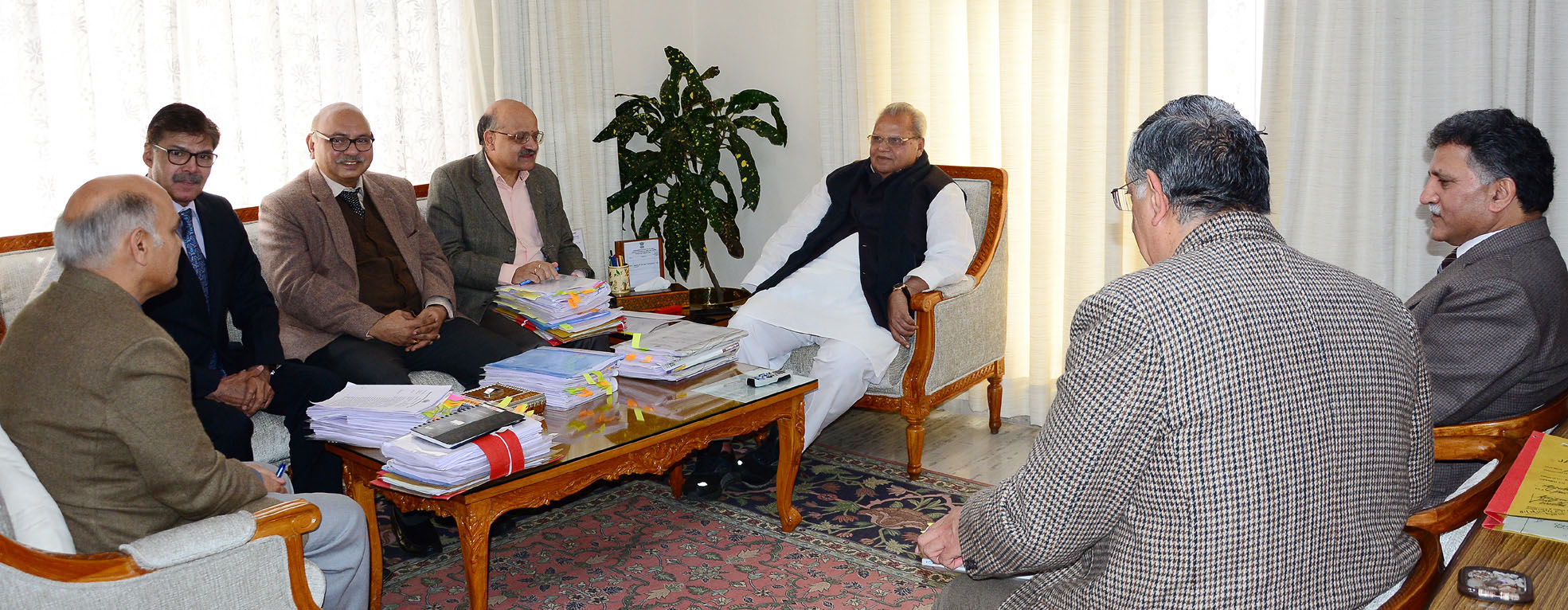 GOVERNOR CHAIRING SAC MEETING-28