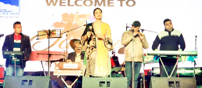 Artist performing on concluding day of Jammu Mahotsav. Artist performing on concluding day of Jammu Mahotsav.