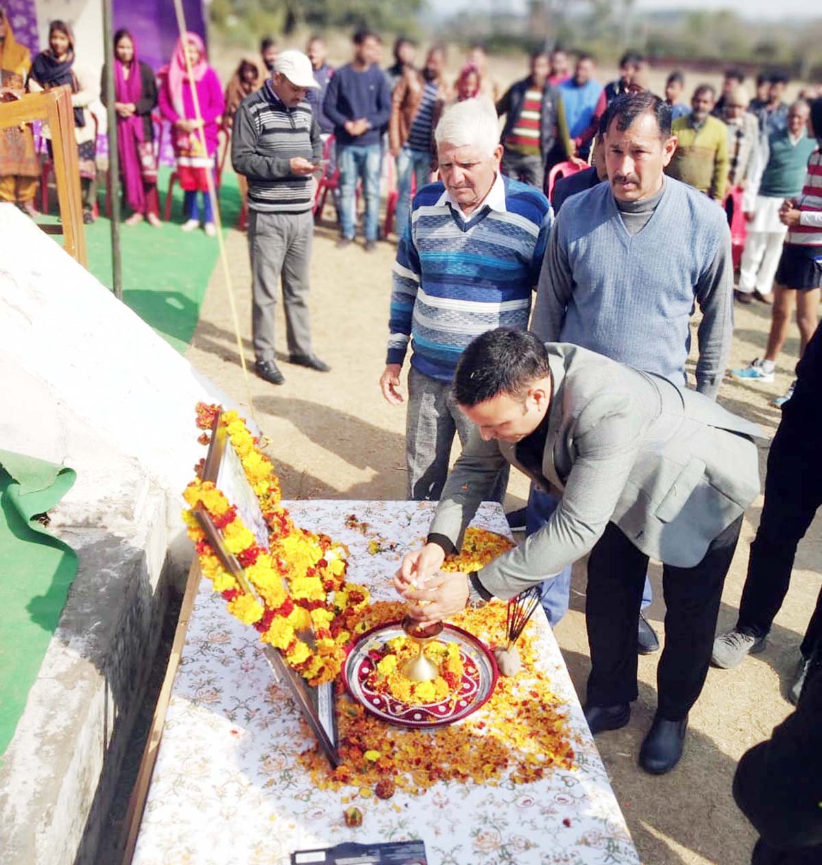 Floral tributes being paid to Martyr Havaldar Roshan Lal on Saturday. Floral tributes being paid to Martyr Havaldar Roshan Lal on Saturday.