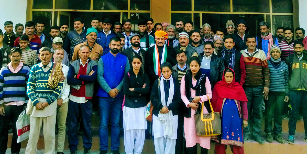 Ex-MLC Vikramaditya Singh at Cong workers meeting in Ramnagar on Saturday. Ex-MLC Vikramaditya Singh at Cong workers meeting in Ramnagar on Saturday.