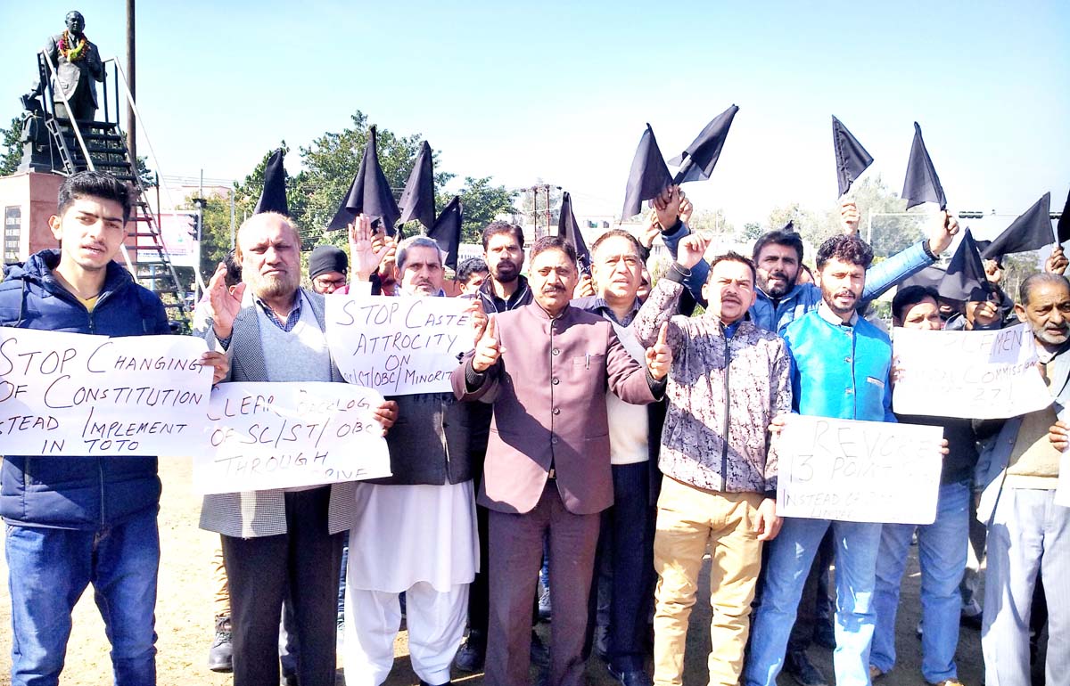 Activists of Confederation protesting at Jammu on Sunday. Activists of Confederation protesting at Jammu on Sunday.