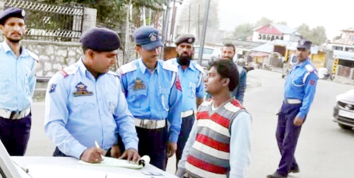Police and Traffic officials checking a vehicle in Kishtwar on Thursday. Police and Traffic officials checking a vehicle in Kishtwar on Thursday.