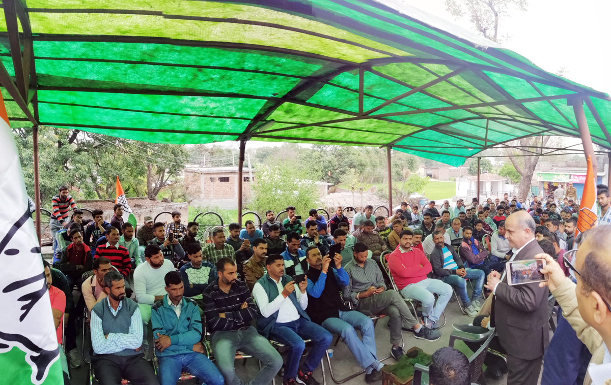 Ex DyCM Tara Chand addressing Cong meeting in Khour. Ex DyCM Tara Chand addressing Cong meeting in Khour.