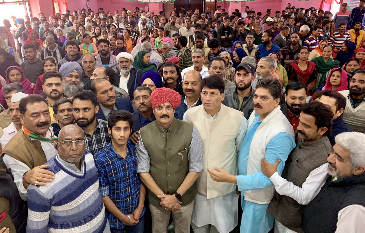 Vikramaditya Singh with other Congress leaders at party convention in Udhampur on Tuesday. Vikramaditya Singh with other Congress leaders at party convention in Udhampur on Tuesday.