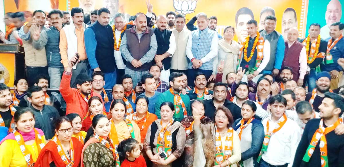 BJP senior leaders posing with youth who joined party at Jammu on Monday. BJP senior leaders posing with youth who joined party at Jammu on Monday.