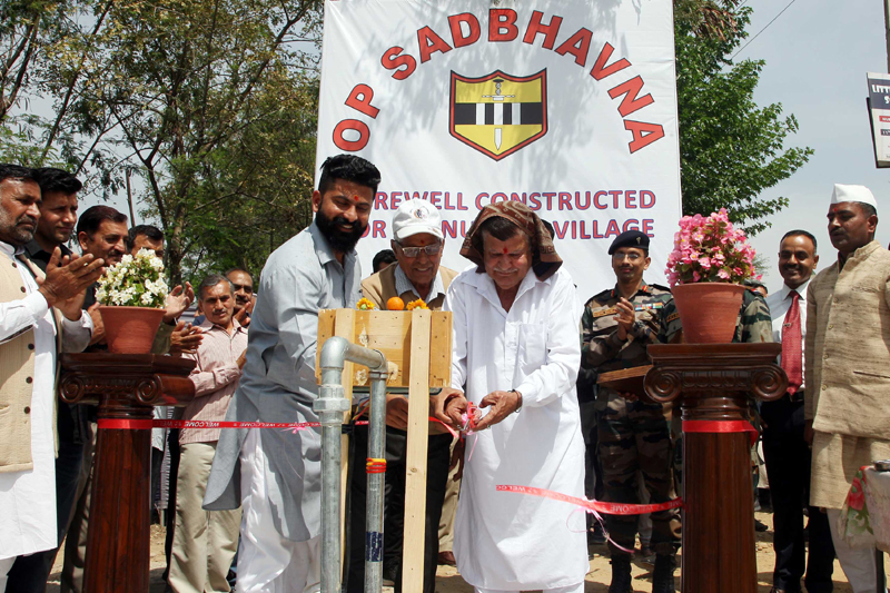 Head of Ratnuchak village along with Corporator Ward 68, Anil Kumar, inaugurating a borewell. Head of Ratnuchak village along with Corporator Ward 68, Anil Kumar, inaugurating a borewell.
