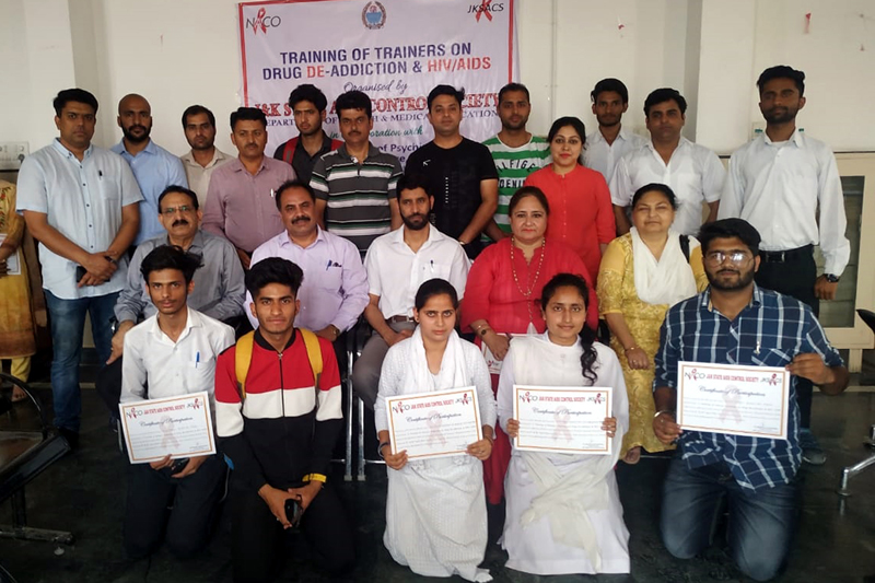 Guest and participants of ToT programme on drug de-addiction posing for a group photograph. Guest and participants of ToT programme on drug de-addiction posing for a group photograph.