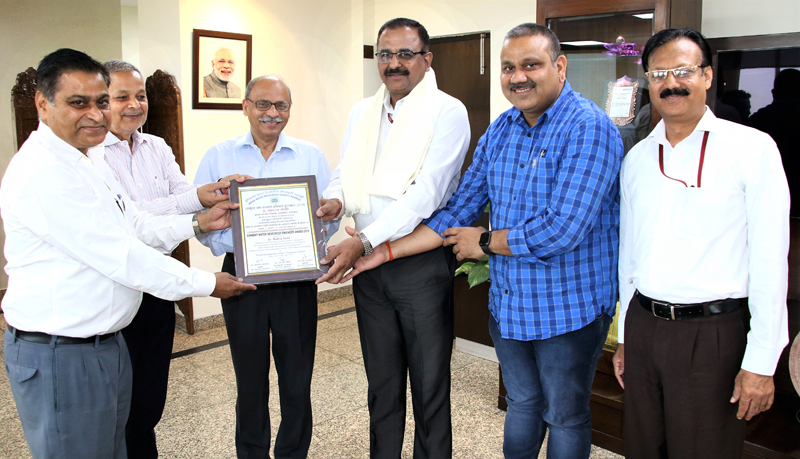 Chairman & Managing Director, NHPC, Balraj Joshi receiving the Eminent Water Resources Engineer Award – 2018. Chairman & Managing Director, NHPC, Balraj Joshi receiving the Eminent Water Resources Engineer Award – 2018.