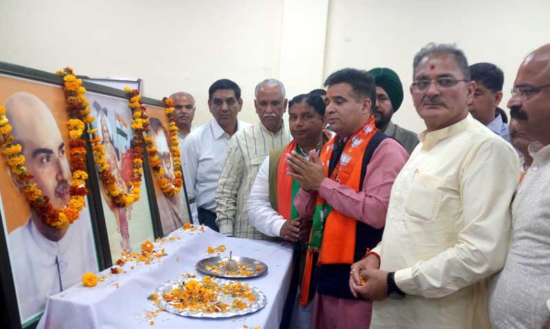 BJP leaders during foundation day celebrations at Jammu. BJP leaders during foundation day celebrations at Jammu.