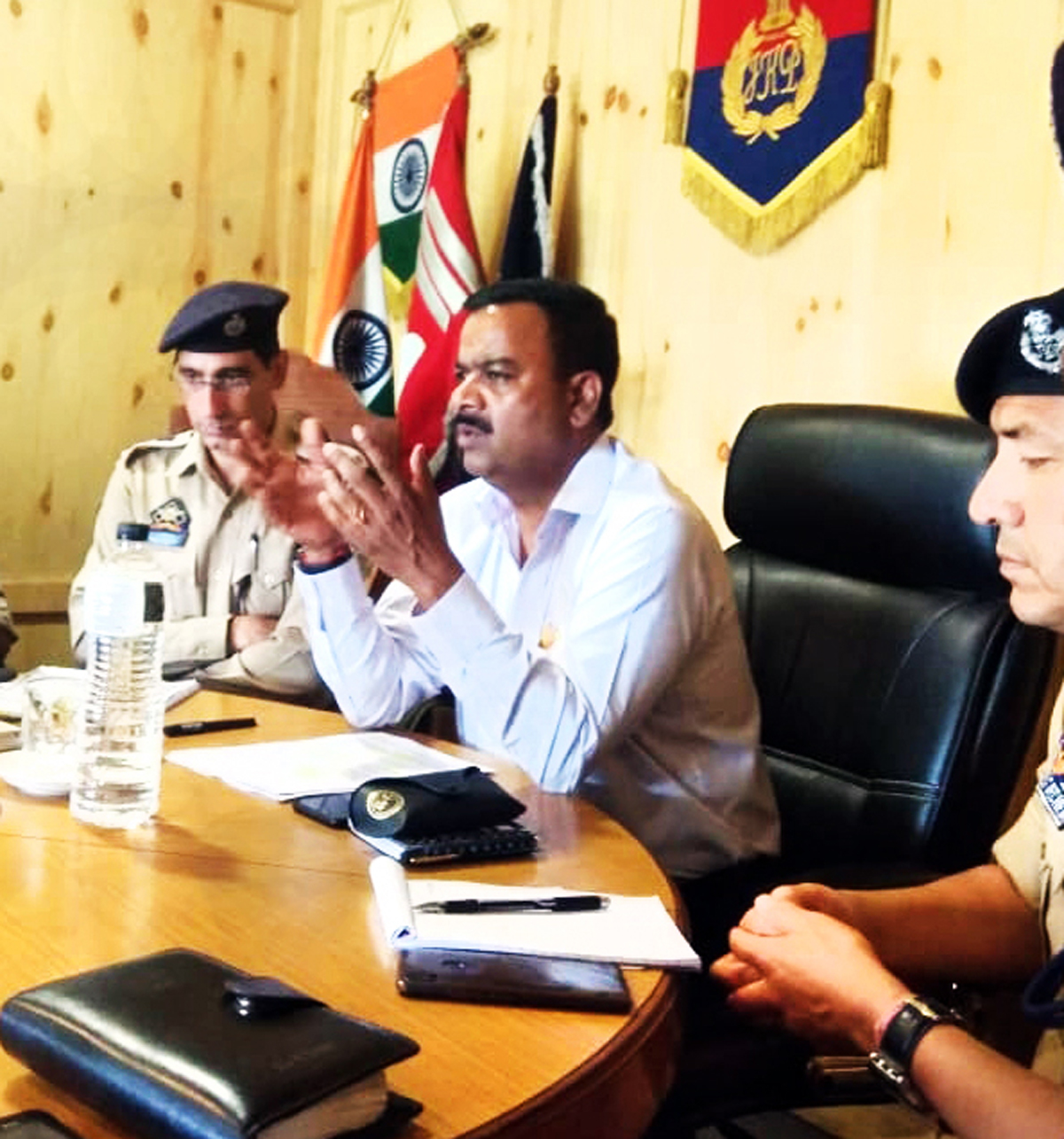 IGP Traffic Alok Kumar briefing officers and officials during a meeting at Srinagar. IGP Traffic Alok Kumar briefing officers and officials during a meeting at Srinagar.