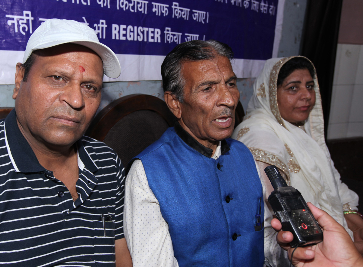 Capt (Retd) Yudhvir Singh Chib of PoJK DP’s Front interacting with media persons at Jammu on Friday. -Excelsior/Rakesh Capt (Retd) Yudhvir Singh Chib of PoJK DP’s Front interacting with media persons at Jammu on Friday. -Excelsior/Rakesh