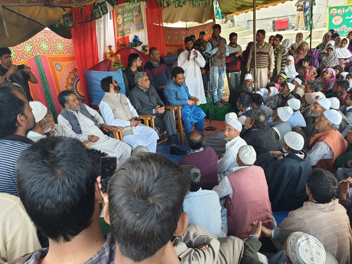 Senior PDP leader G N Lone Hanjura at election rally in Charar-i-Sharief area of Srinagar. Senior PDP leader G N Lone Hanjura at election rally in Charar-i-Sharief area of Srinagar.
