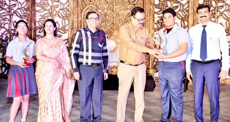 Chief guest, Navin Kumar Choudhary, Principal Secretary, Industries & Commerce felicitating students during Annual Day Function at GD Goenka in Jammu. Chief guest, Navin Kumar Choudhary, Principal Secretary, Industries & Commerce felicitating students during Annual Day Function at GD Goenka in Jammu.