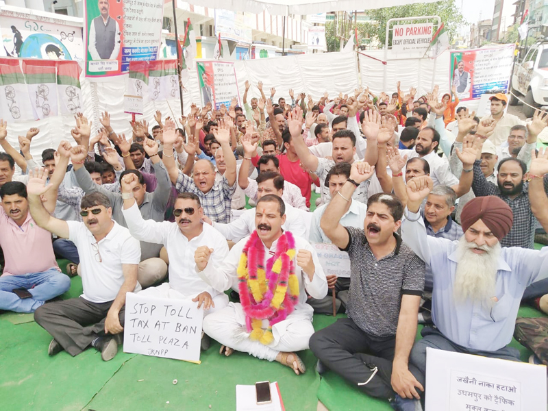 Balwant Singh Mankotia leading NPP protest at Udhampur on Friday. Balwant Singh Mankotia leading NPP protest at Udhampur on Friday.