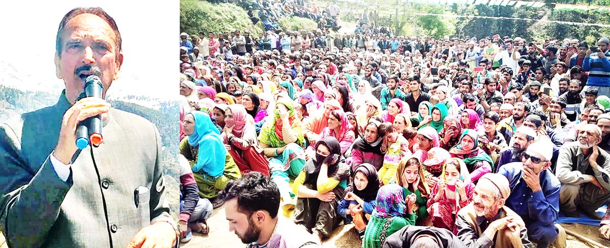 Senior AICC leader Ghulam Nabi Azad addressing election rally at Bhaderwah. -Excelsior/Tilak Raj Senior AICC leader Ghulam Nabi Azad addressing election rally at Bhaderwah. -Excelsior/Tilak Raj