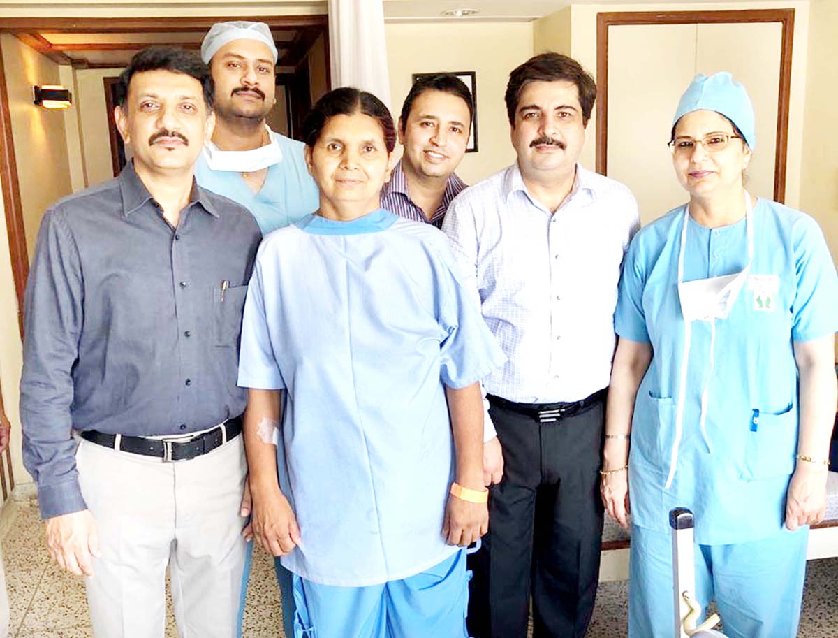 Dr Mohit Arora along with his team posing with a patient on whom he performed knee replacement surgery with his smart technique. Dr Mohit Arora along with his team posing with a patient on whom he performed knee replacement surgery with his smart technique.