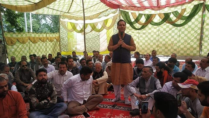 Former Minister Sunil Kumar Sharma expressing his views during protest at Kishtwar. Former Minister Sunil Kumar Sharma expressing his views during protest at Kishtwar.