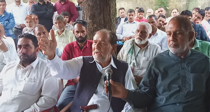 Former Minister Rafiq Hussain Khan addressing media at Mendhar on Saturday. —Excelsior/Rahi Kapoor Former Minister Rafiq Hussain Khan addressing media at Mendhar on Saturday. —Excelsior/Rahi Kapoor