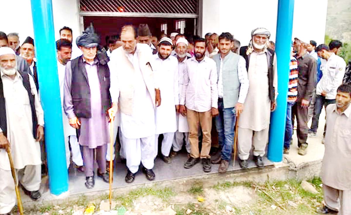 Senior PDP leader, Rafiq Hussain Khan interacting with people at Sangiote in Mendhar on Friday. Senior PDP leader, Rafiq Hussain Khan interacting with people at Sangiote in Mendhar on Friday.