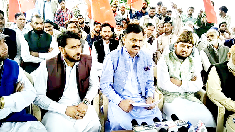 himpust (1) Ex-MLA Javed Rana addressing public meeting at Mendhar on Friday.