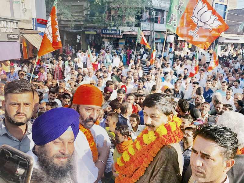 Ex MLA Pawan Gupta with party supporters celebrating BJP’s victory in Lok Sabha polls. Ex MLA Pawan Gupta with party supporters celebrating BJP’s victory in Lok Sabha polls.